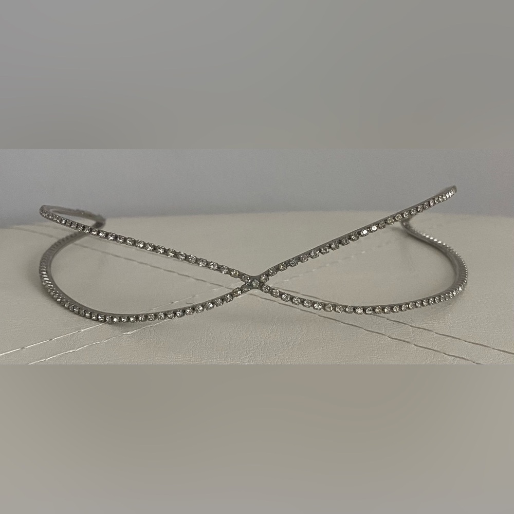 Elegant Hair Accessory with Rhinestone Detailing